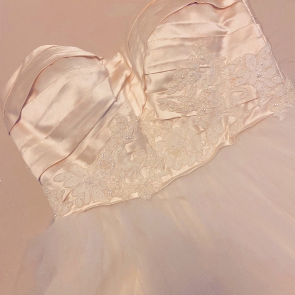 Sweetheart A-line wedding dress, satin, lace and tulle